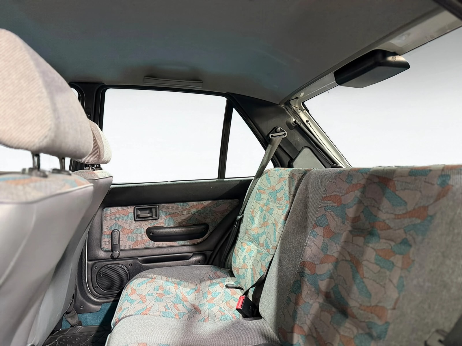 Peugeot 106 1998 coffre ou espace arrière
