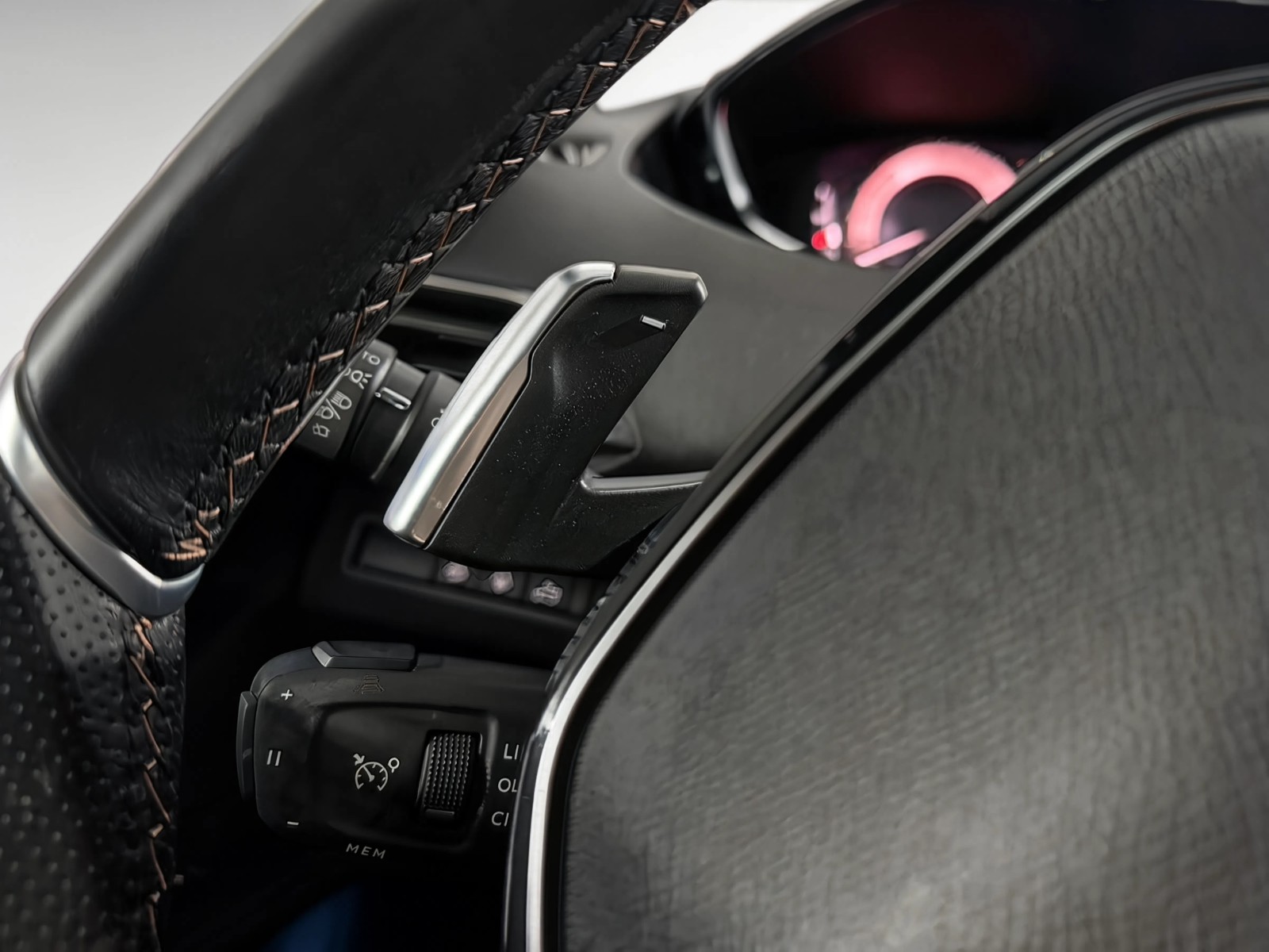Peugeot 5008 2022 photo 9