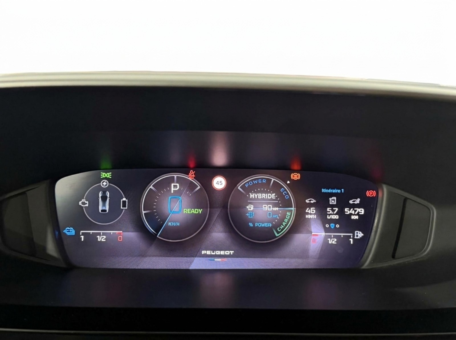 Peugeot 408 2024 poste de conduite