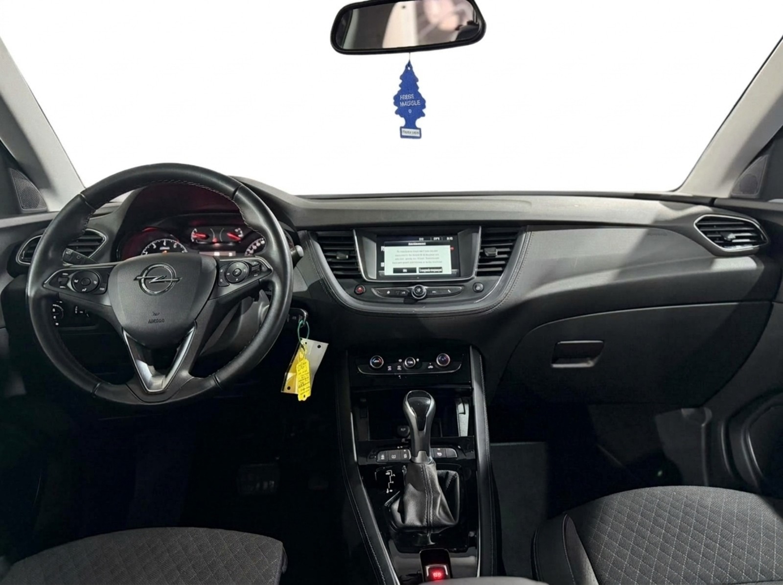 Opel Grandland X 2020 vue arrière ou latérale