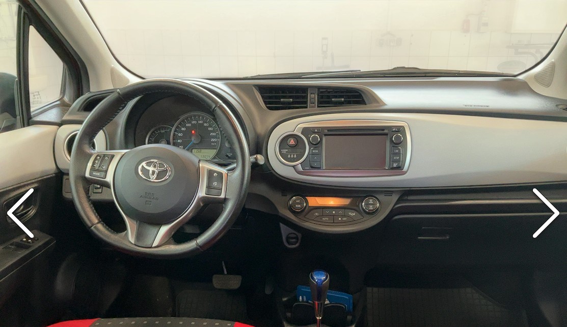 Toyota Yaris 2014 vue arrière ou latérale