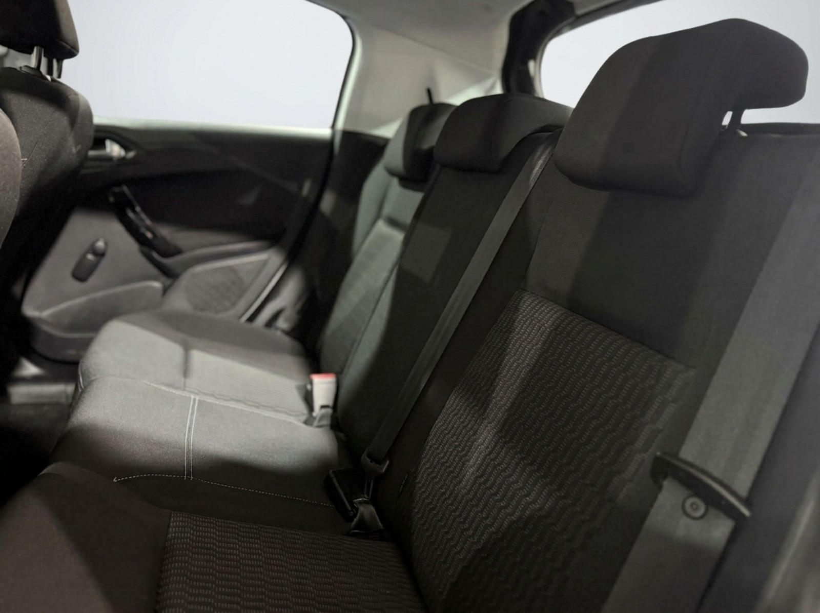 Peugeot 208 2016 photo 14