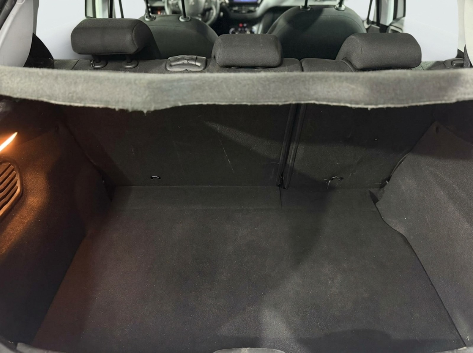 Peugeot 208 2017 photo 11