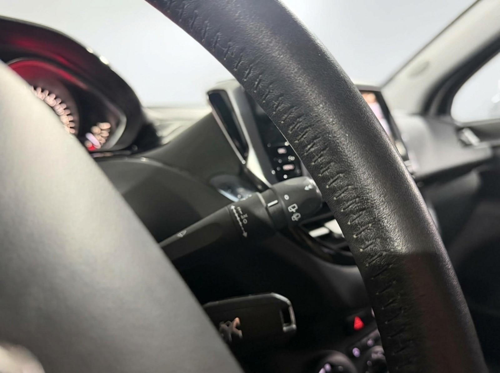 Peugeot 208 2016 photo 18