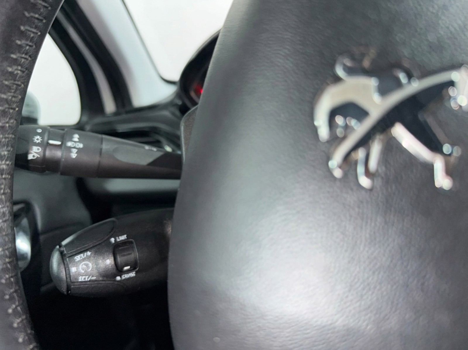 Peugeot 208 2016 photo 17