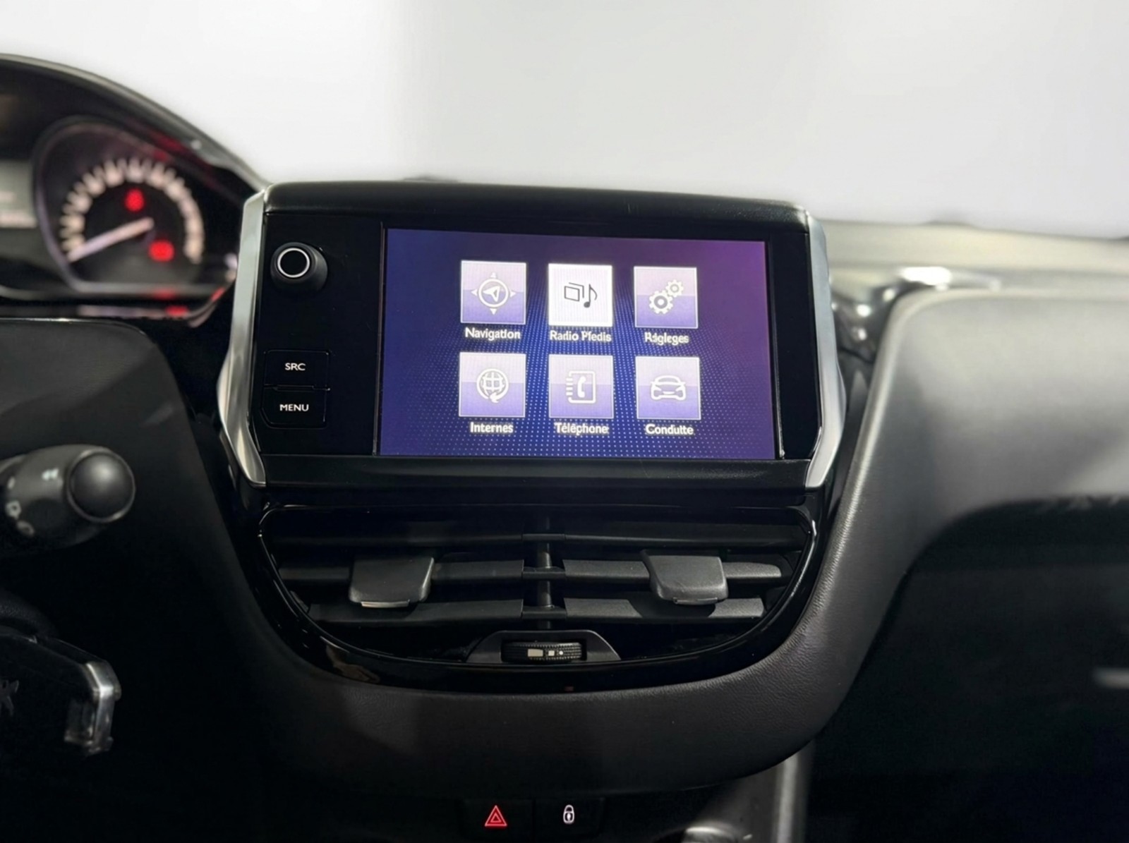 Peugeot 208 2016 photo 16