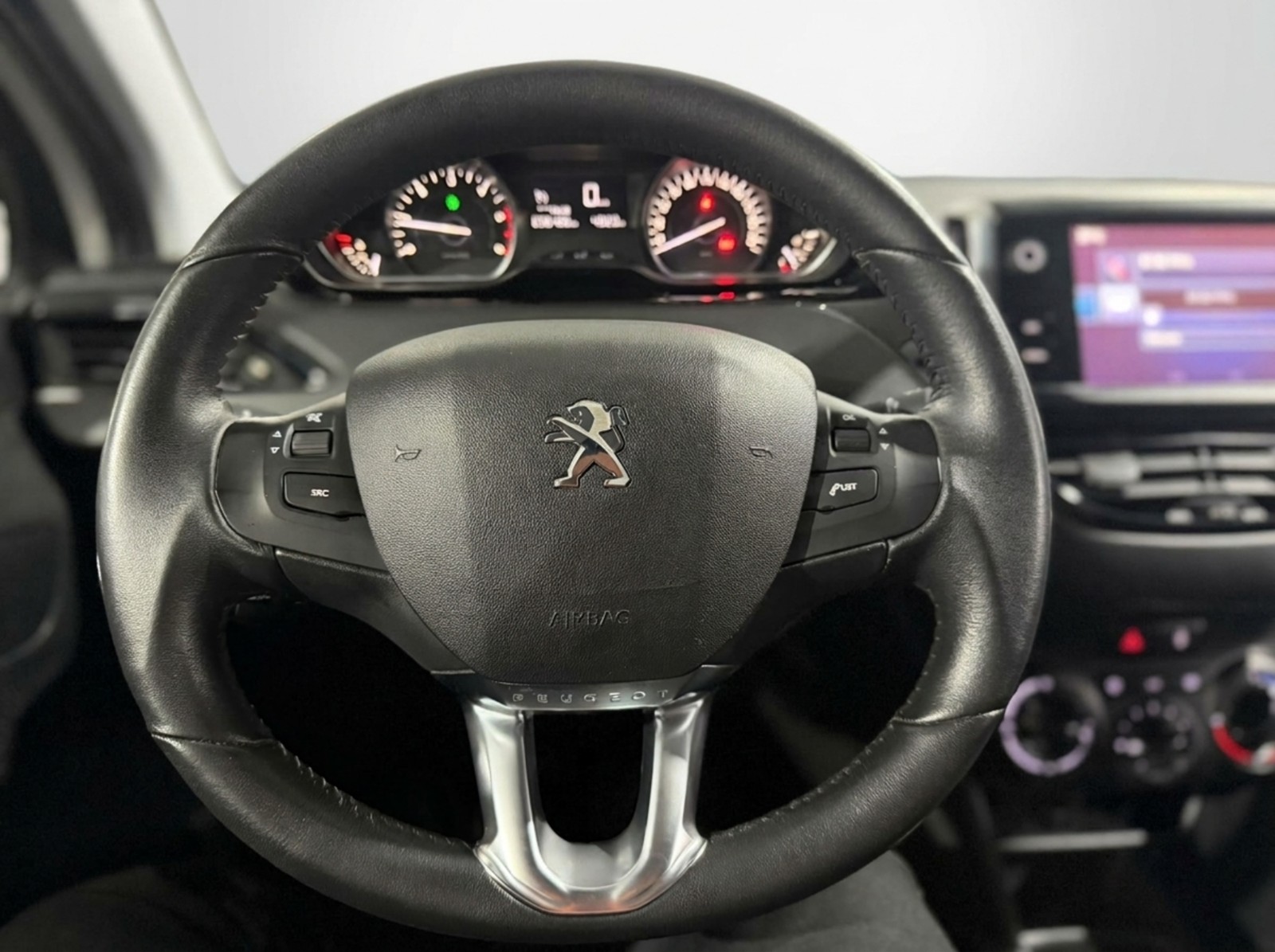Peugeot 208 2016 photo 13
