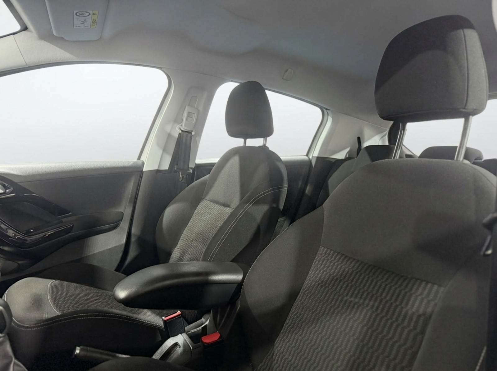 Peugeot 208 2017 poste de conduite