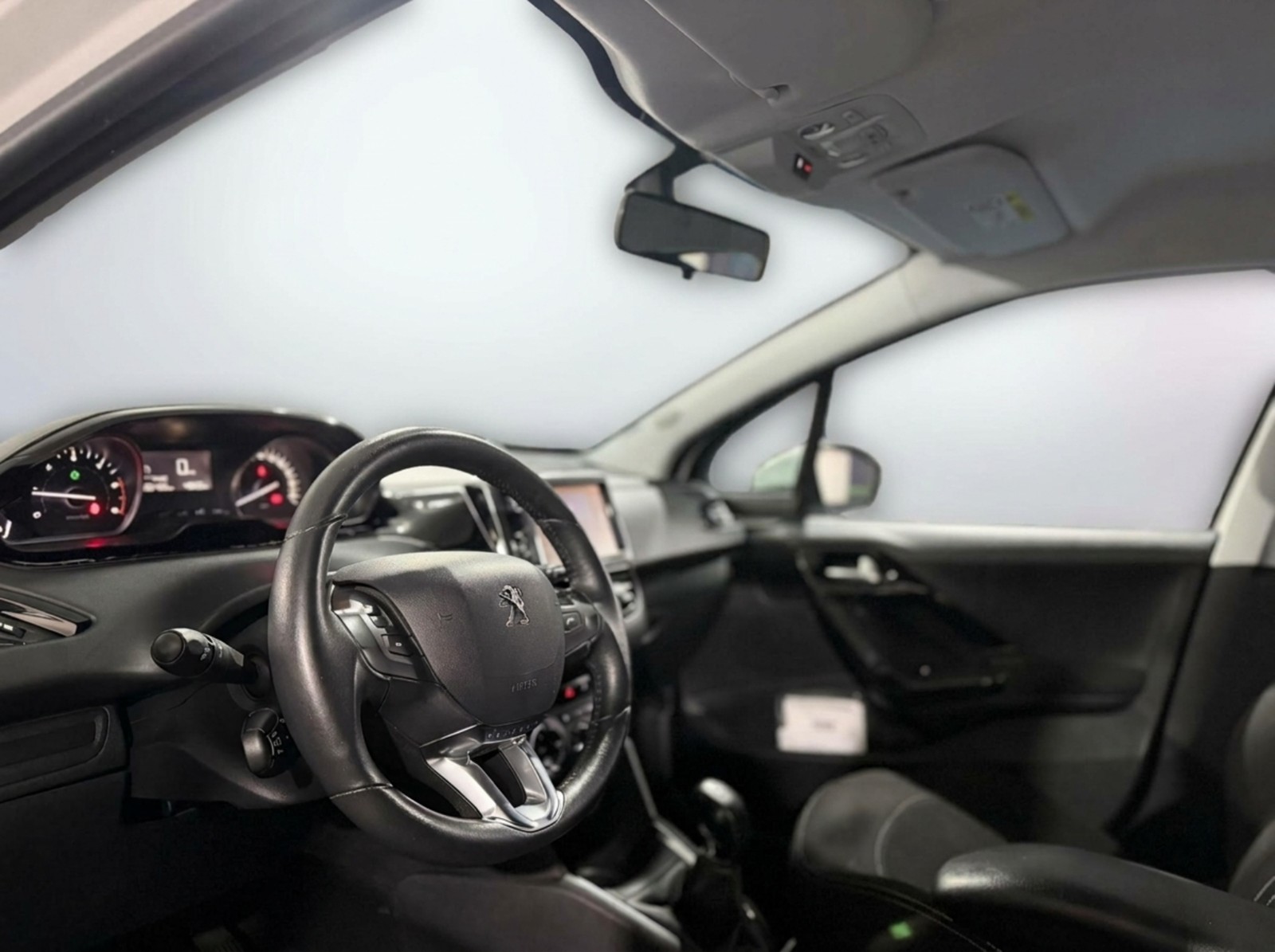 Peugeot 208 2016 photo 12