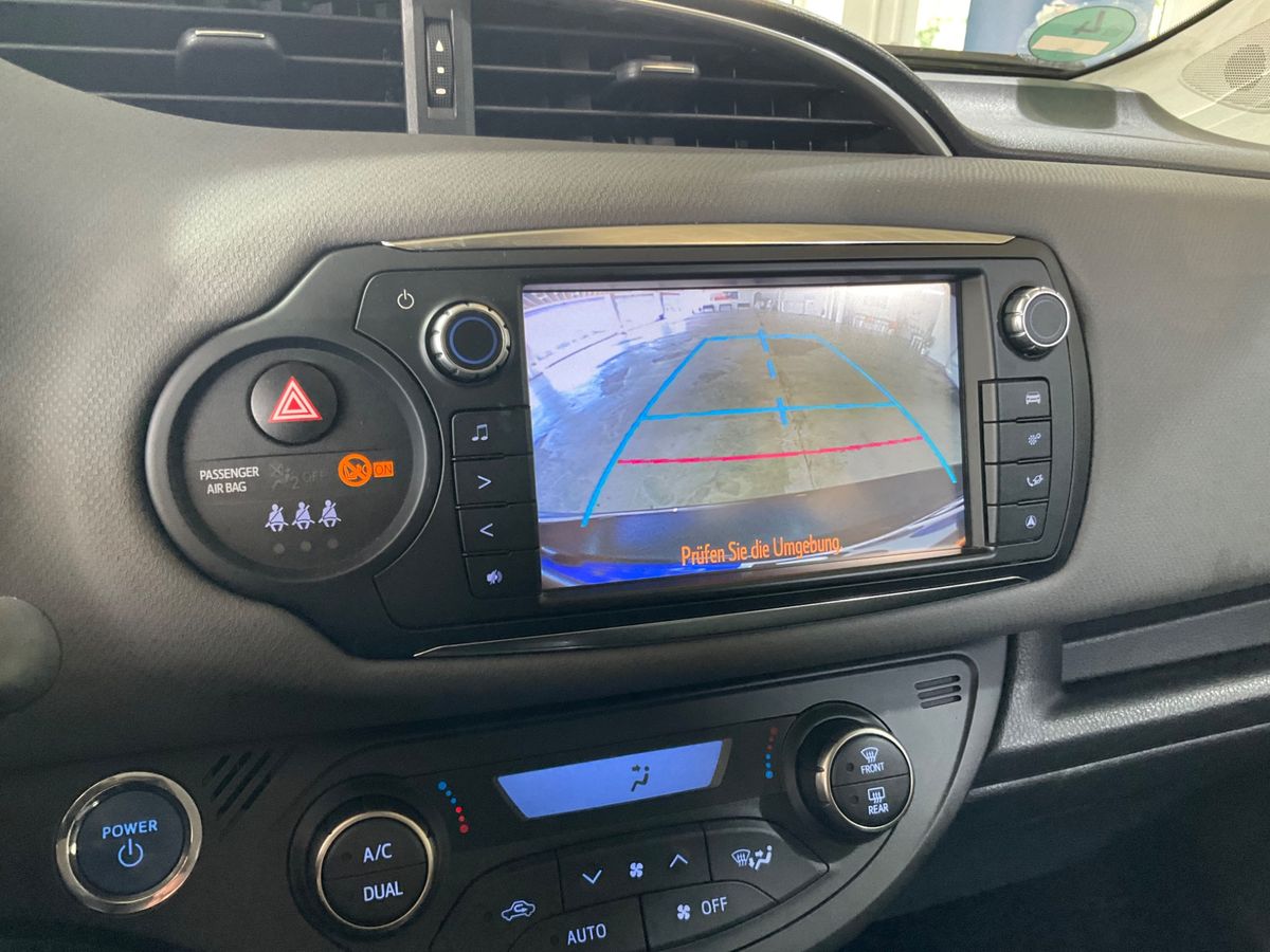 Toyota Yaris 2015 photo 9