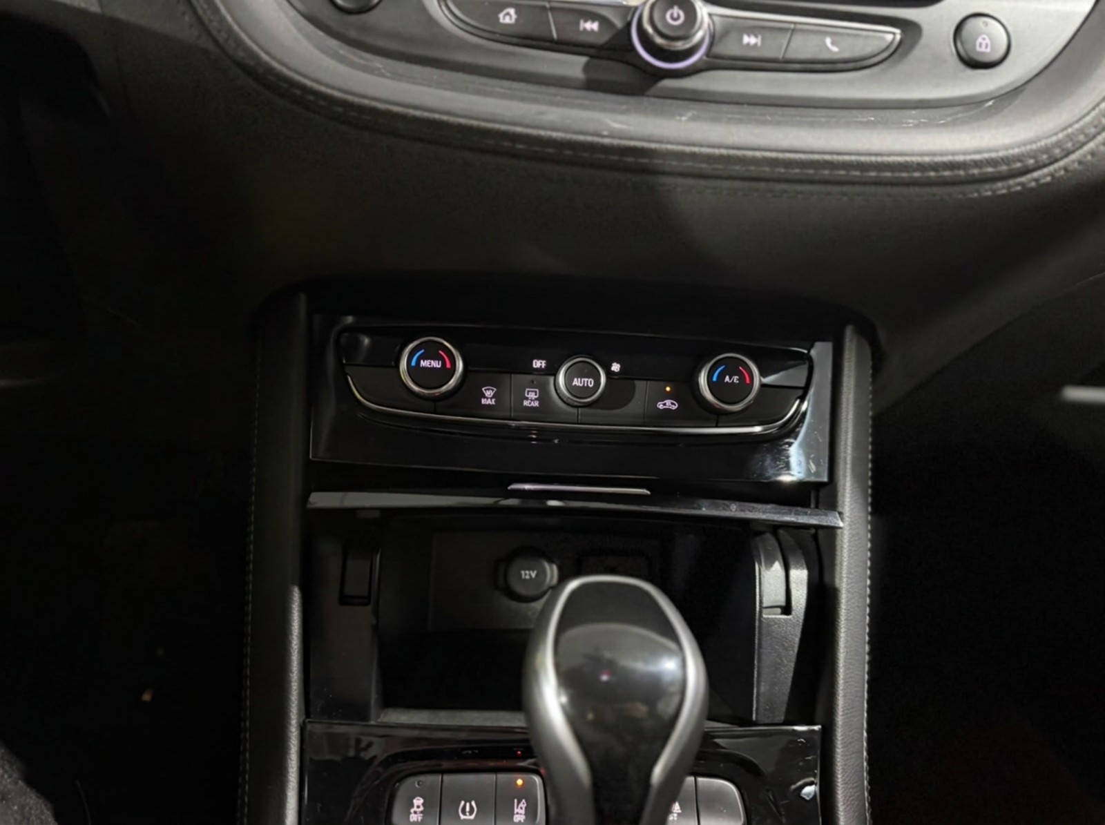 Opel Grandland X 2020 poste de conduite