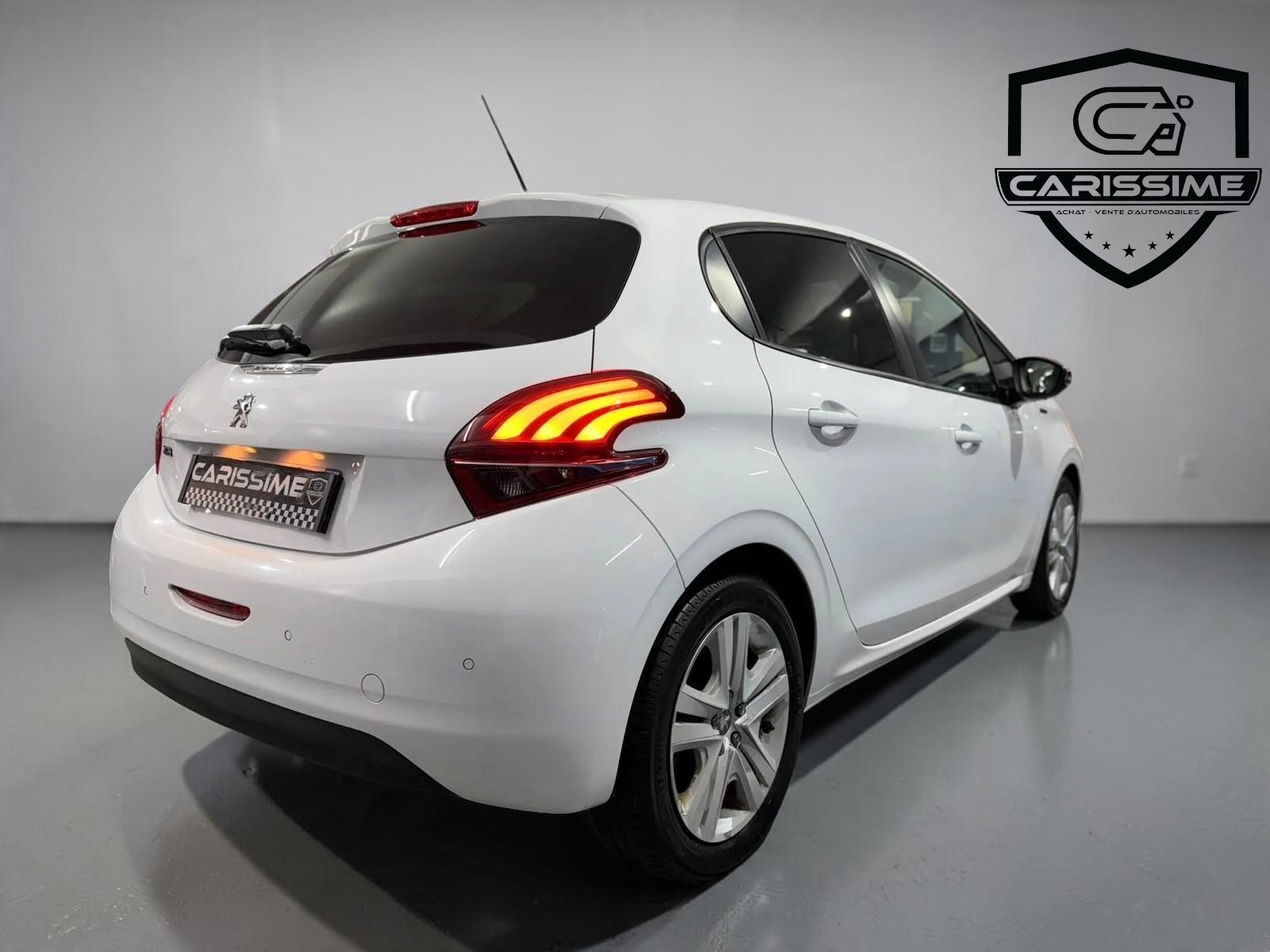 Peugeot 208 2019 poste de conduite