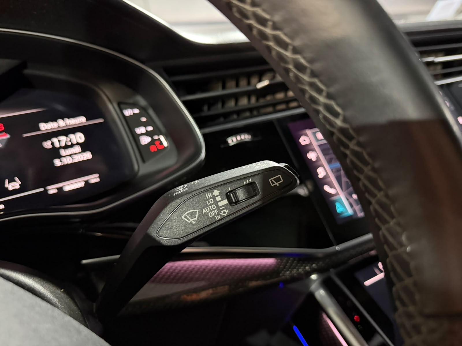 Audi Sq8 2020 coffre ou espace arrière