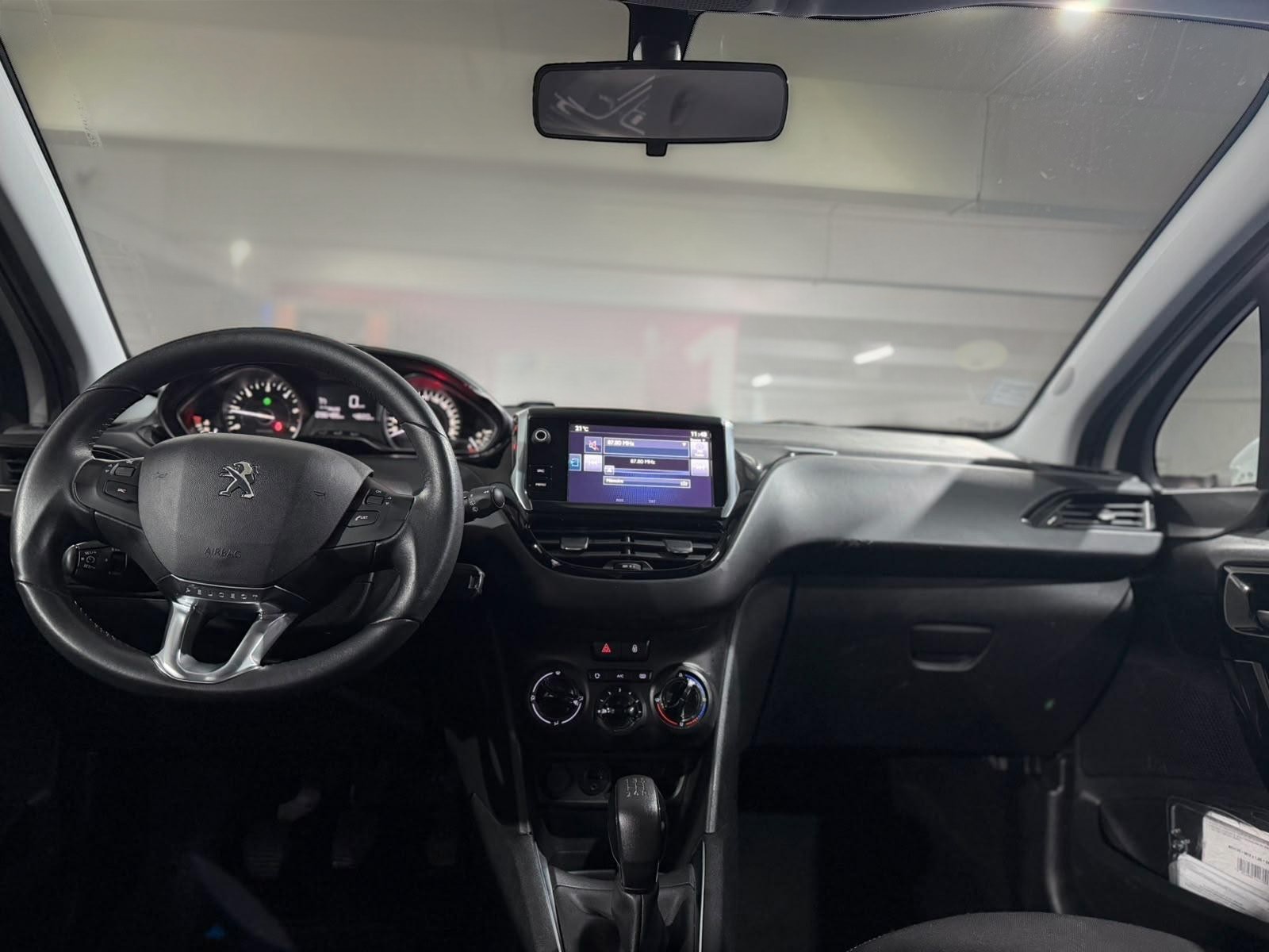 Peugeot 208 2019 photo 12