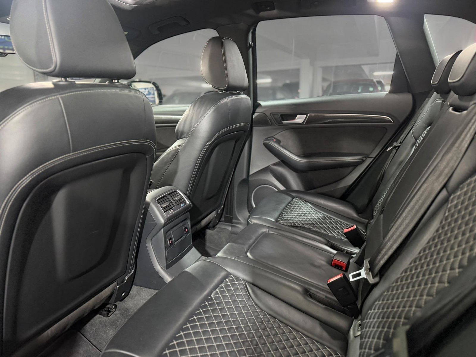 Audi Sq5 2016 coffre ou espace arrière