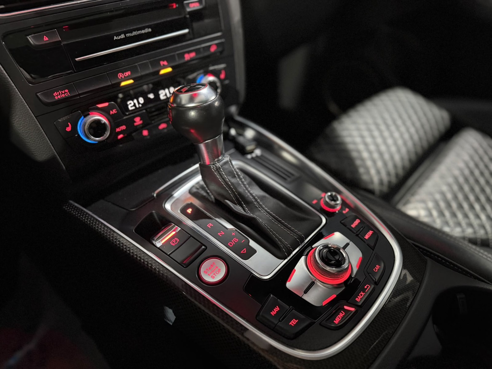 Audi Sq5 2016 photo 16