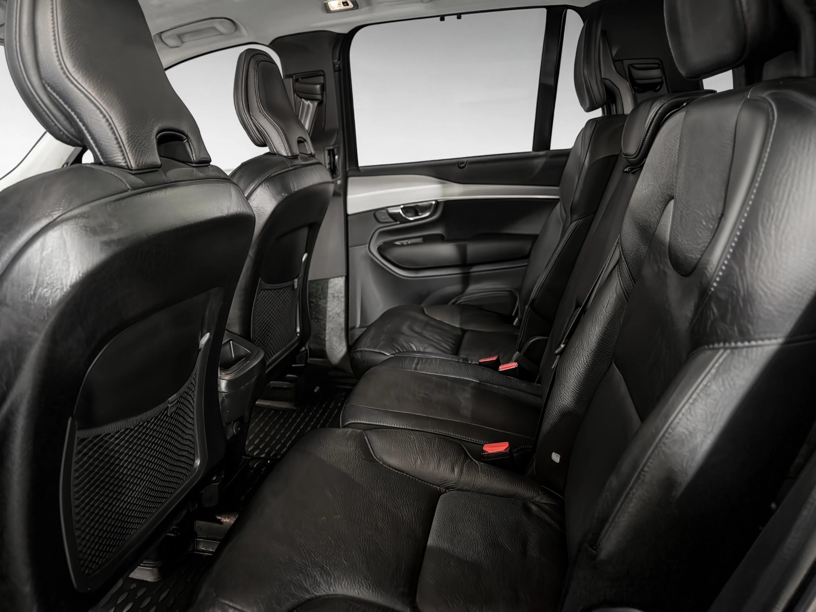 Volvo Xc90 2022 coffre ou espace arrière