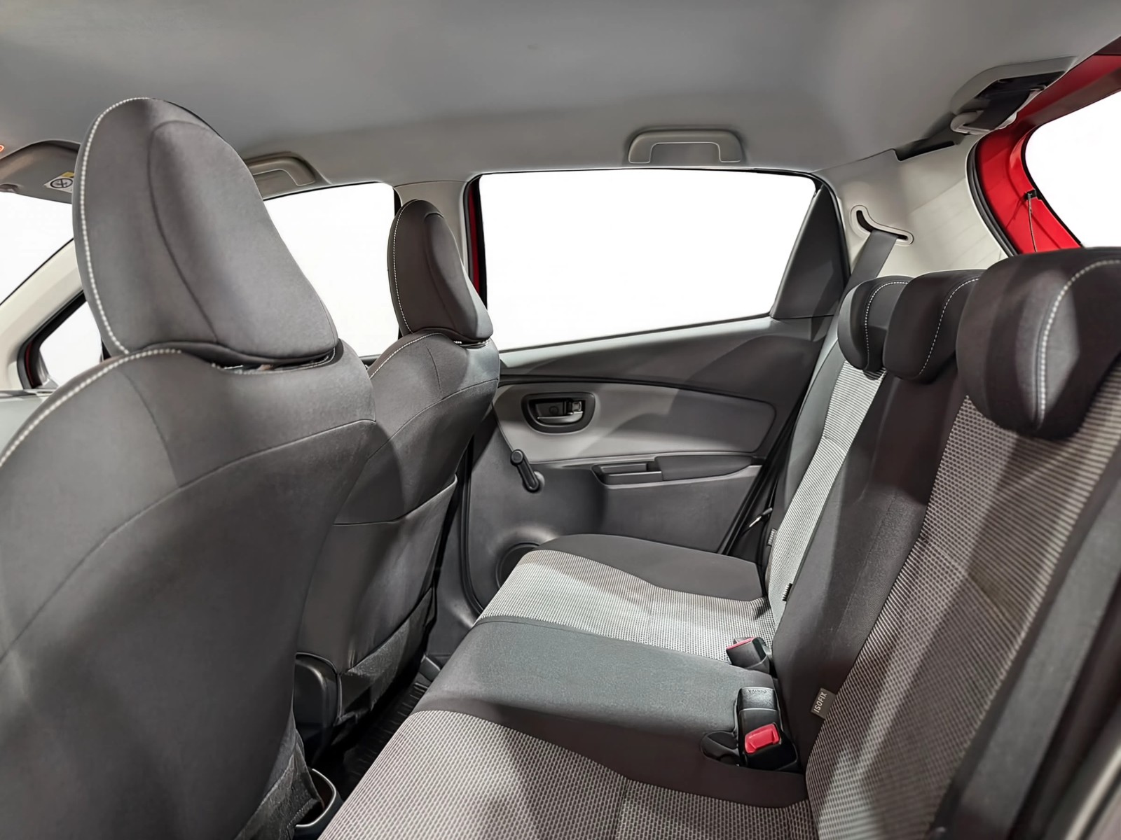 Toyota Yaris 2015 photo 15