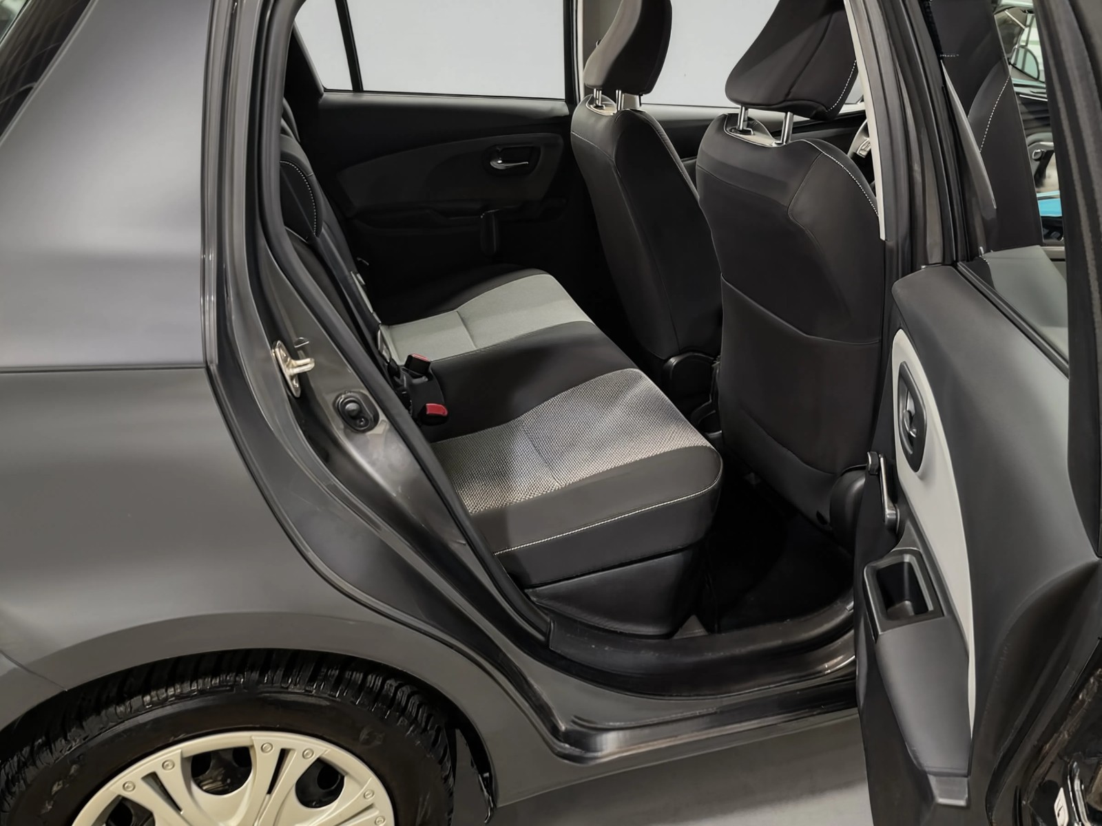 Toyota Yaris 2015 habitacle