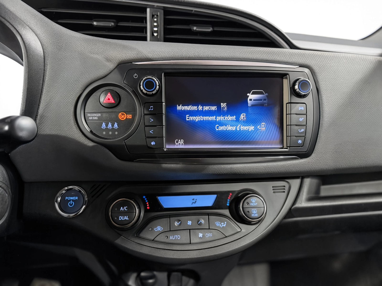 Toyota Yaris 2015 photo 11