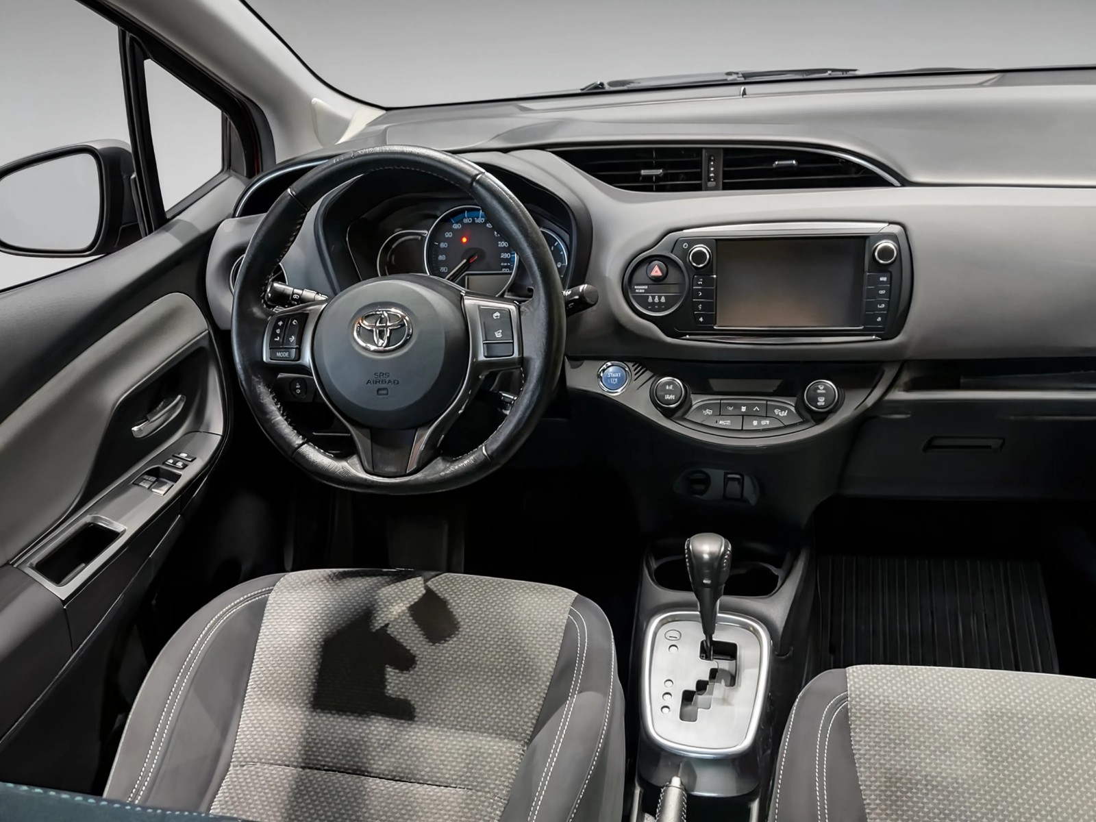 Toyota Yaris 2014 poste de conduite