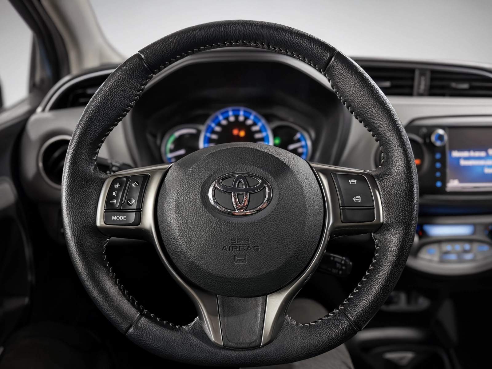 Toyota Yaris 2015 photo 14