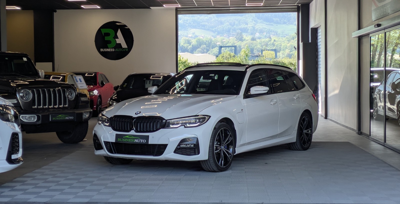 BMW SERIE 3 TOURING G21 330e xDrive 292cv BVA8 M Sport / GPS / Caméra de recul / CarPlay