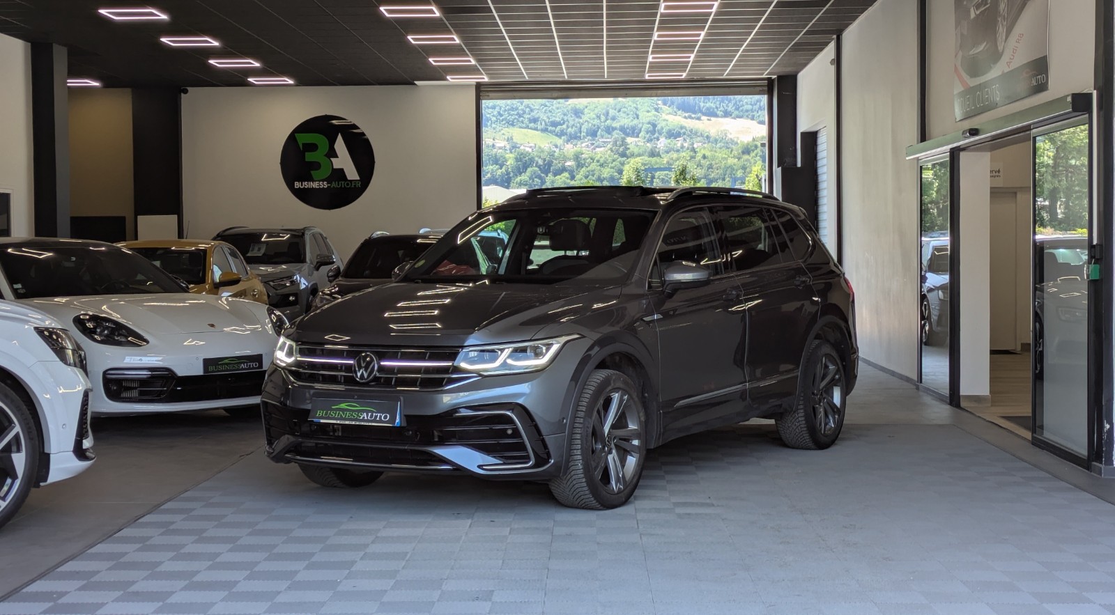 VOLKSWAGEN TIGUAN ALLSPACE 2.0 TDI 150ch DSG7 R-Line / Toit Ouvrant / Camera 360 / CarPlay / Park Assist / 7 Places
