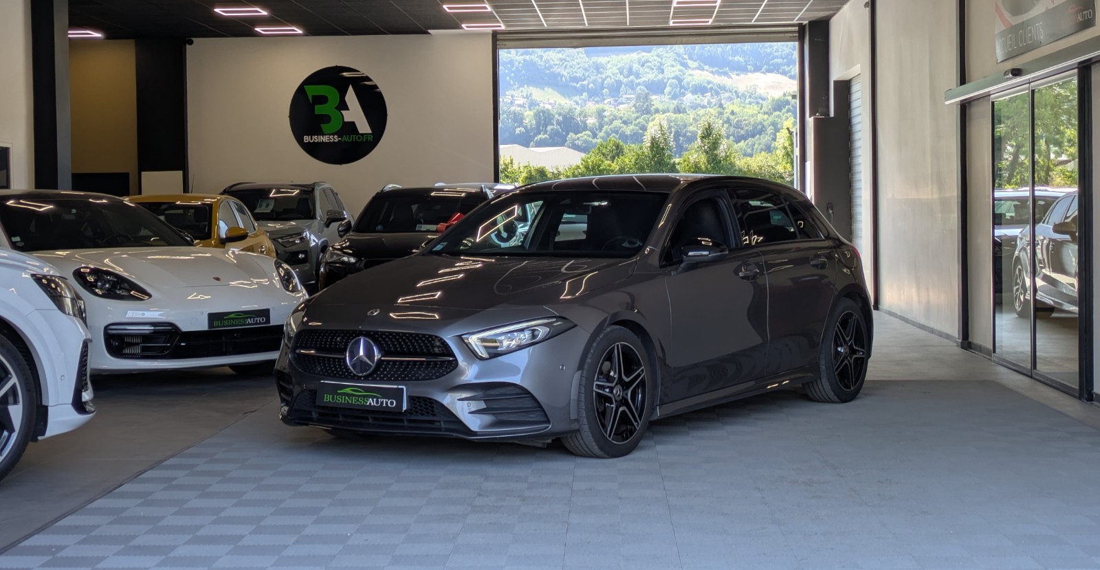 MERCEDES CLASSE A 200 7G-DCT 163cv AMG Line / Pack Premium Plus / Camera / Sièges Chauffants