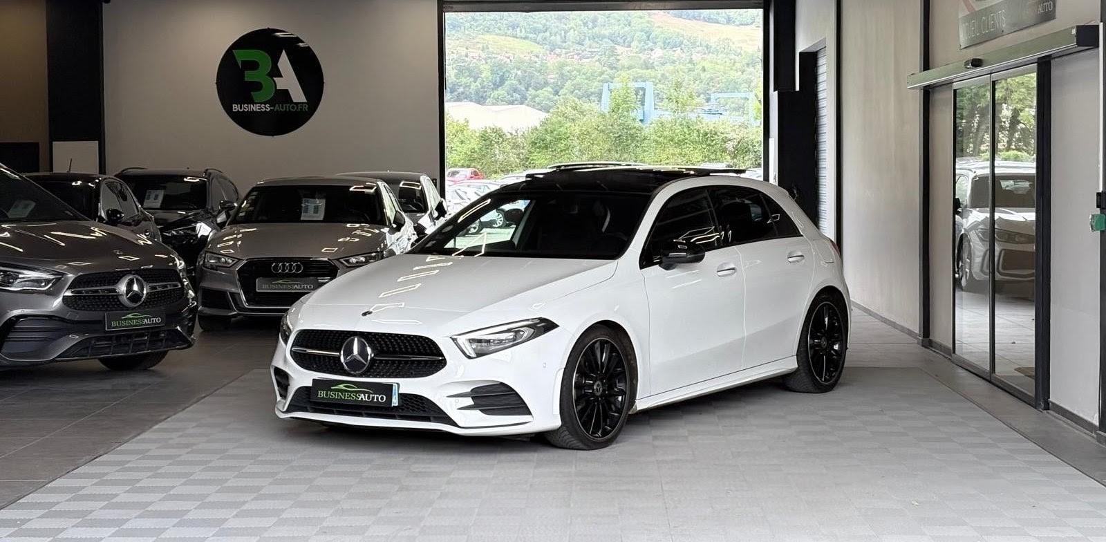 MERCEDES CLASSE A 220 d 190cv 8G-DCT AMG Line / Toit Ouvrant / Camera / Sièges Chauffants / Pack Premium +