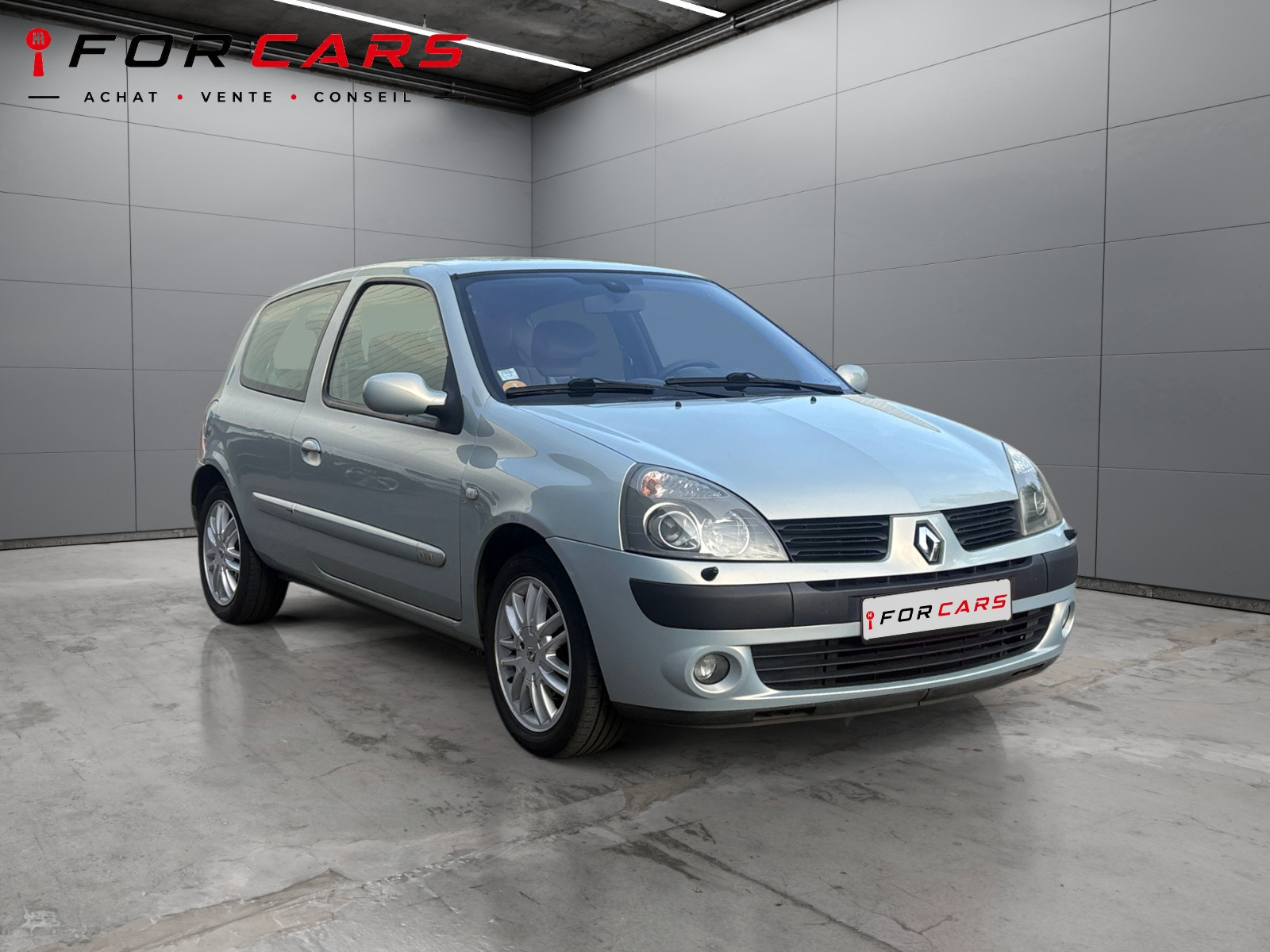 RENAULT CLIO 1.6i 16V Initiale PARIS / ENCEINTE CABASSE