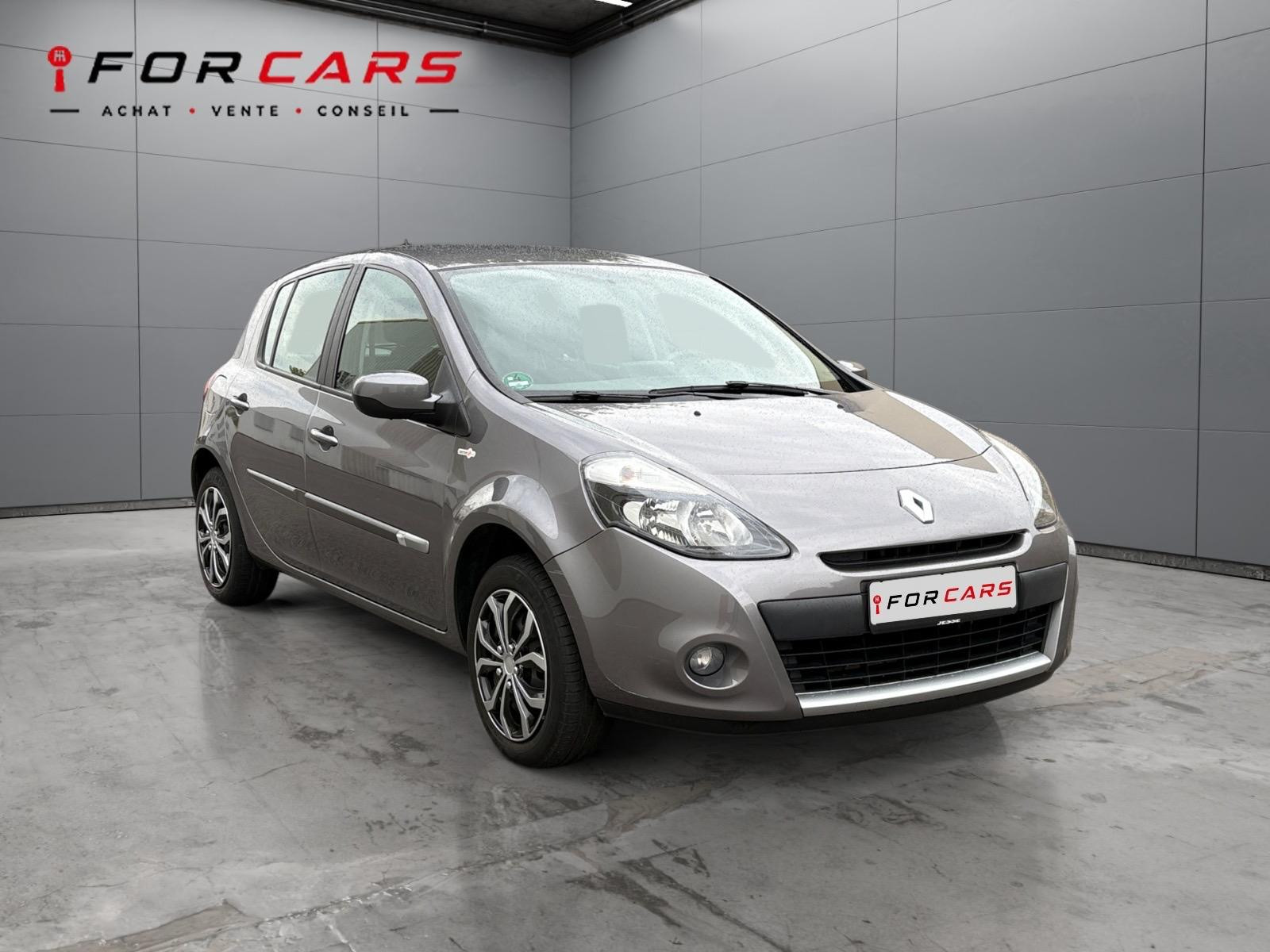 RENAULT CLIO III 1.2 16V 75 eco2 TomTom Live / CARNET D'ENTRETIEN A JOUR