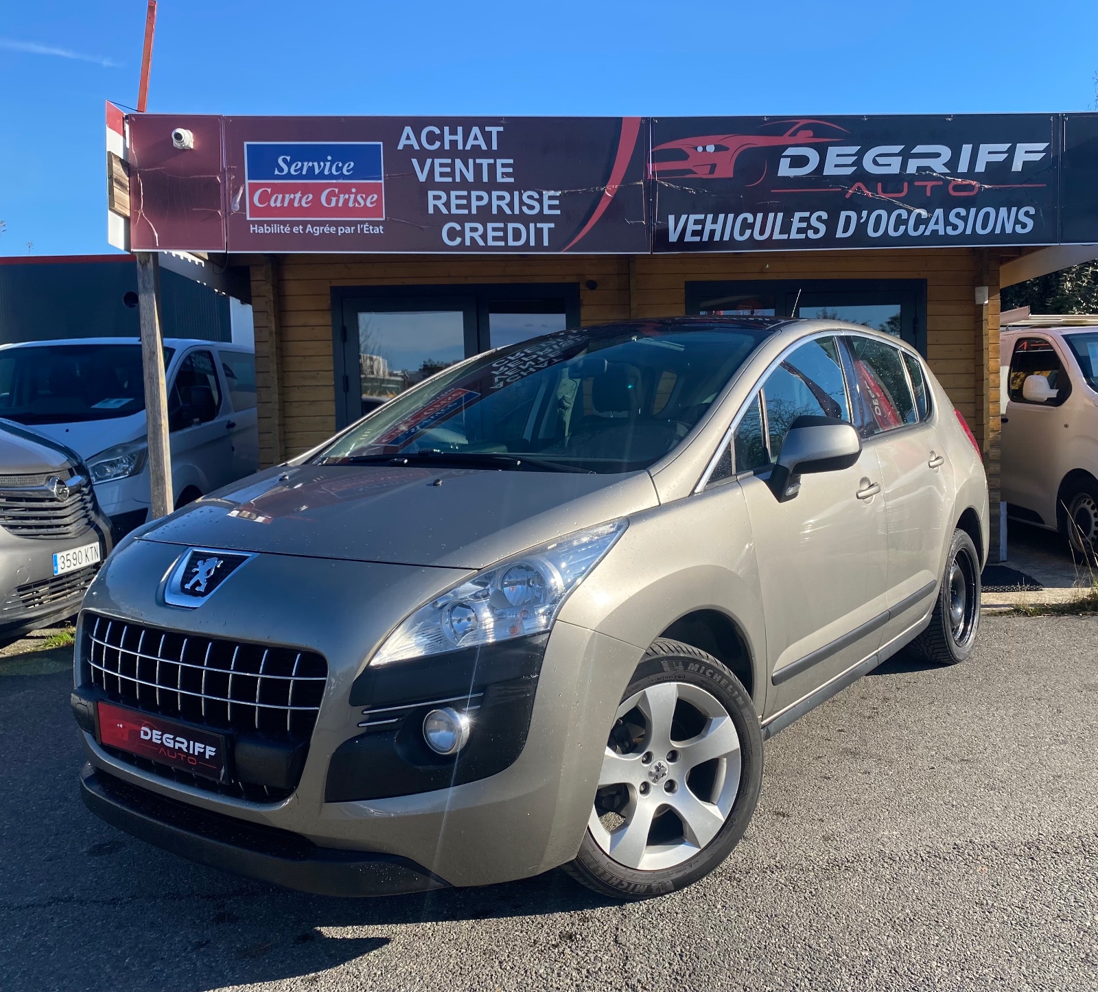 PEUGEOT 3008 1.6 HDi 16V 110ch FAP Premium Pack