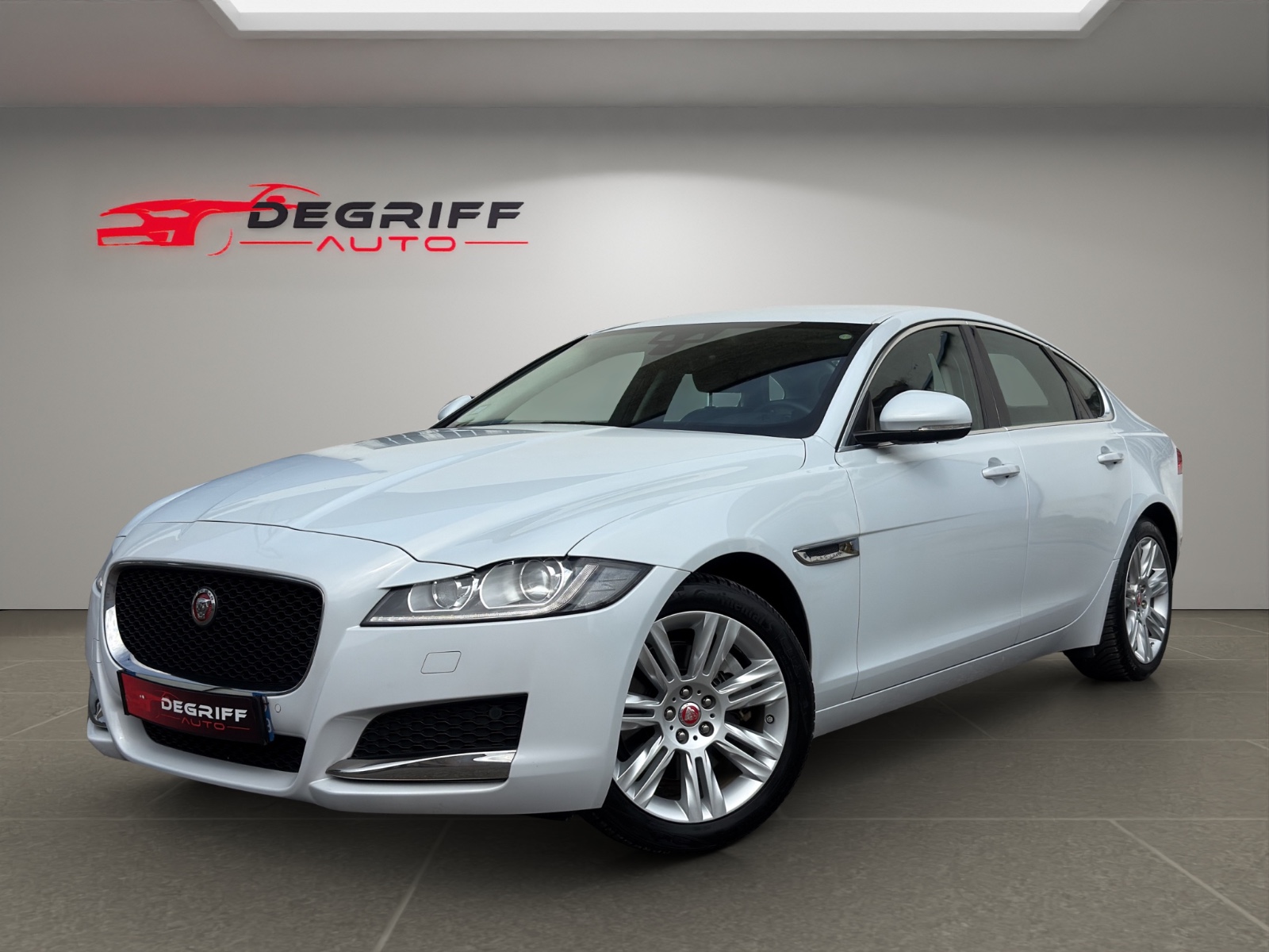 JAGUAR XF XF 2.0 D - 180 ch BVA Prestige